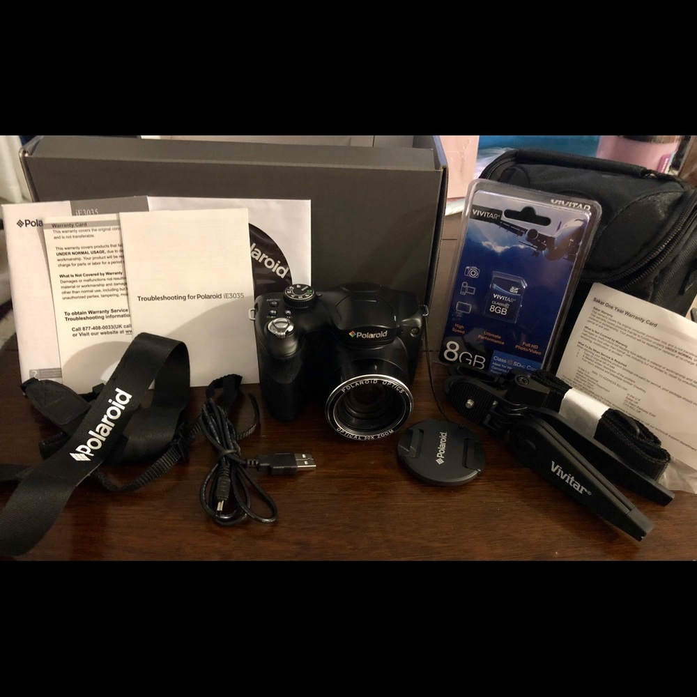 Black Polaroid DSLR Camera